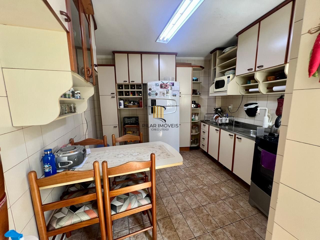 Apartamento 3 dormitórios com 80m2 no bairro Floresta.