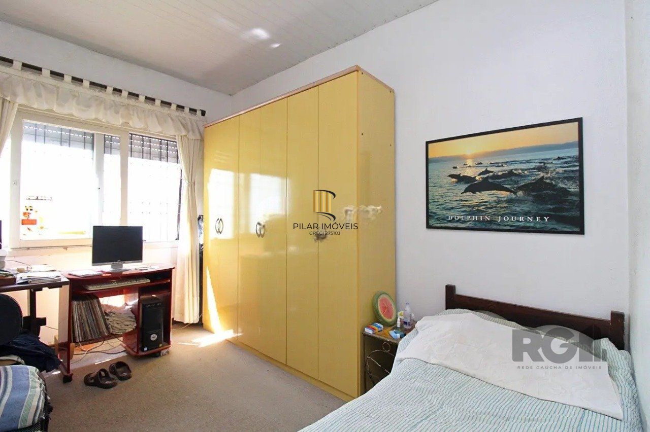 casa com 3 dormitórios, sendo 1 suíte, vaga para 4 carros, no bairro Santana