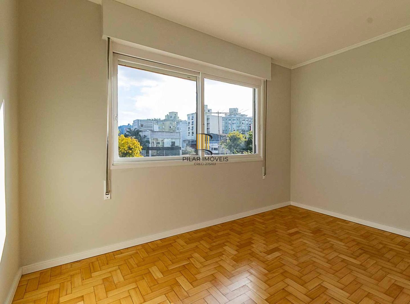 Apartamento a venda no bairro Auxliadora dois dormitórios, totalmente reformado.