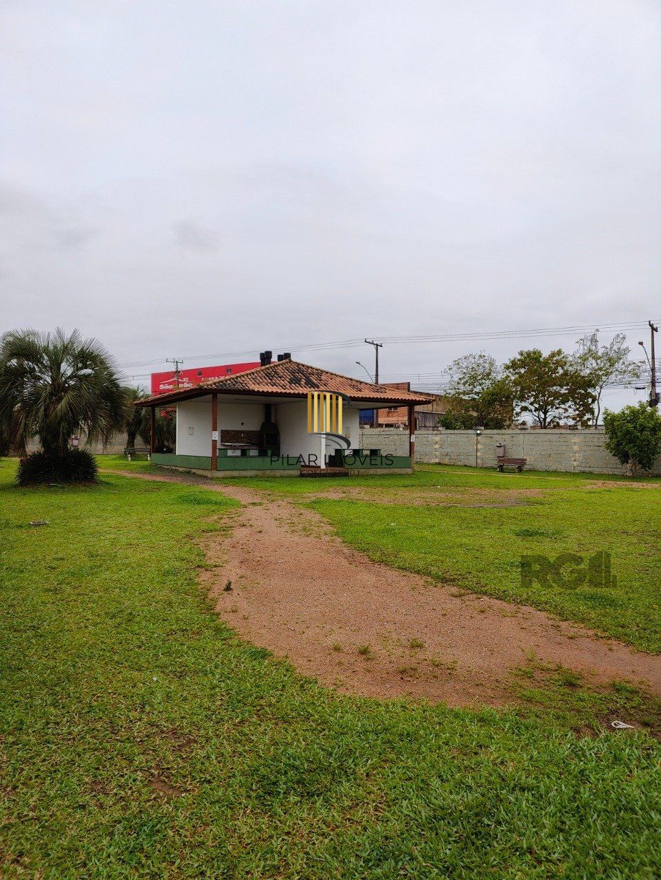 Casa com 2 dormitórios em condomínio fechado em Canoias