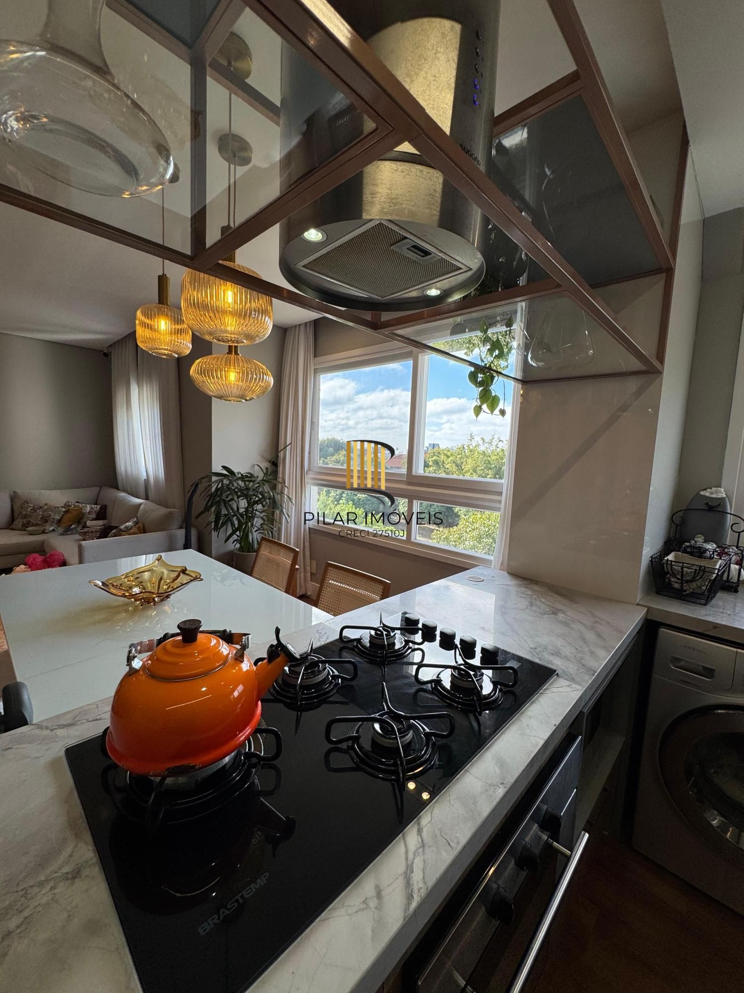 Apartamento com 02 quartos (01 suíte) e 01 vaga escriturada
