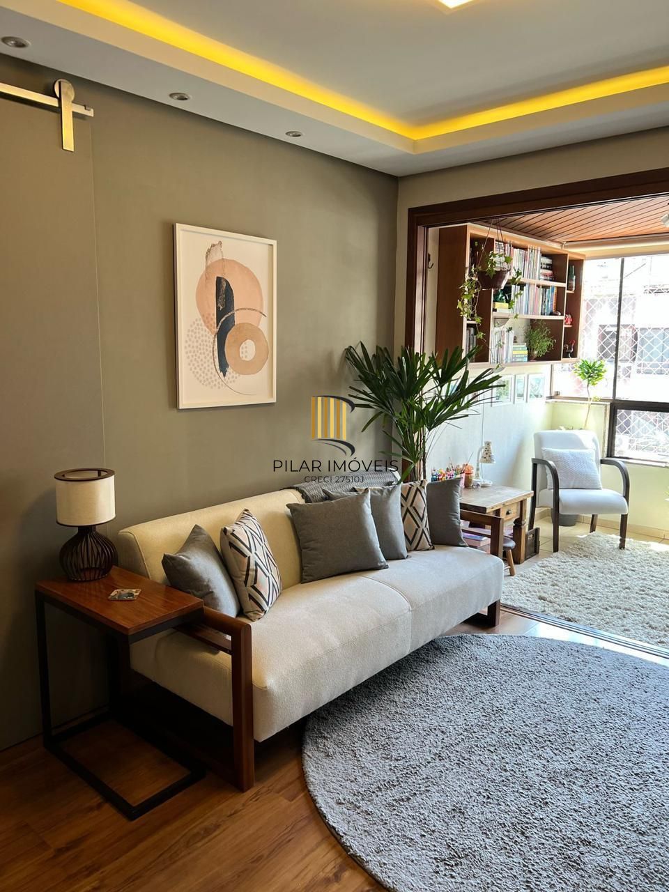 Apartamento à venda no bairro Jardim botânico com 2 dormitórios e Vaga coberta.