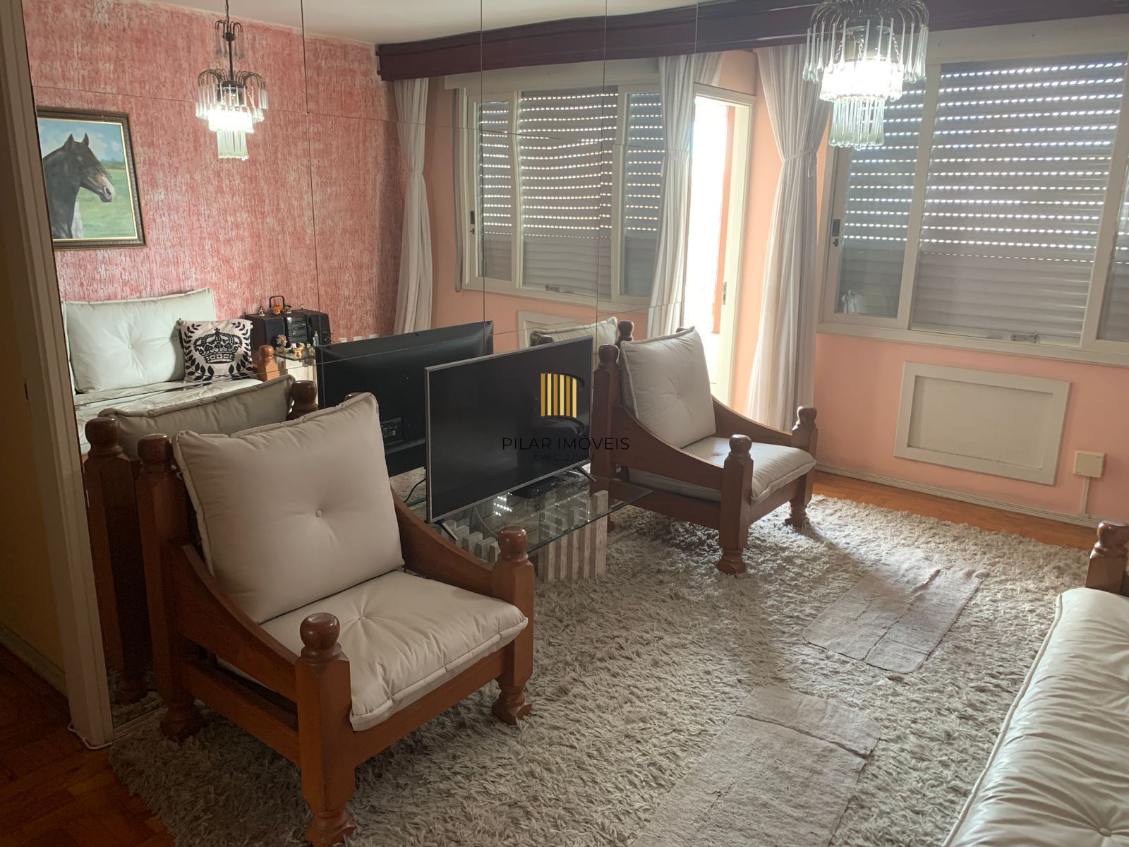 Apartamento 3 dormitórios com 2 banheiros e garagem no Menino Deus - Pilar Imóveis