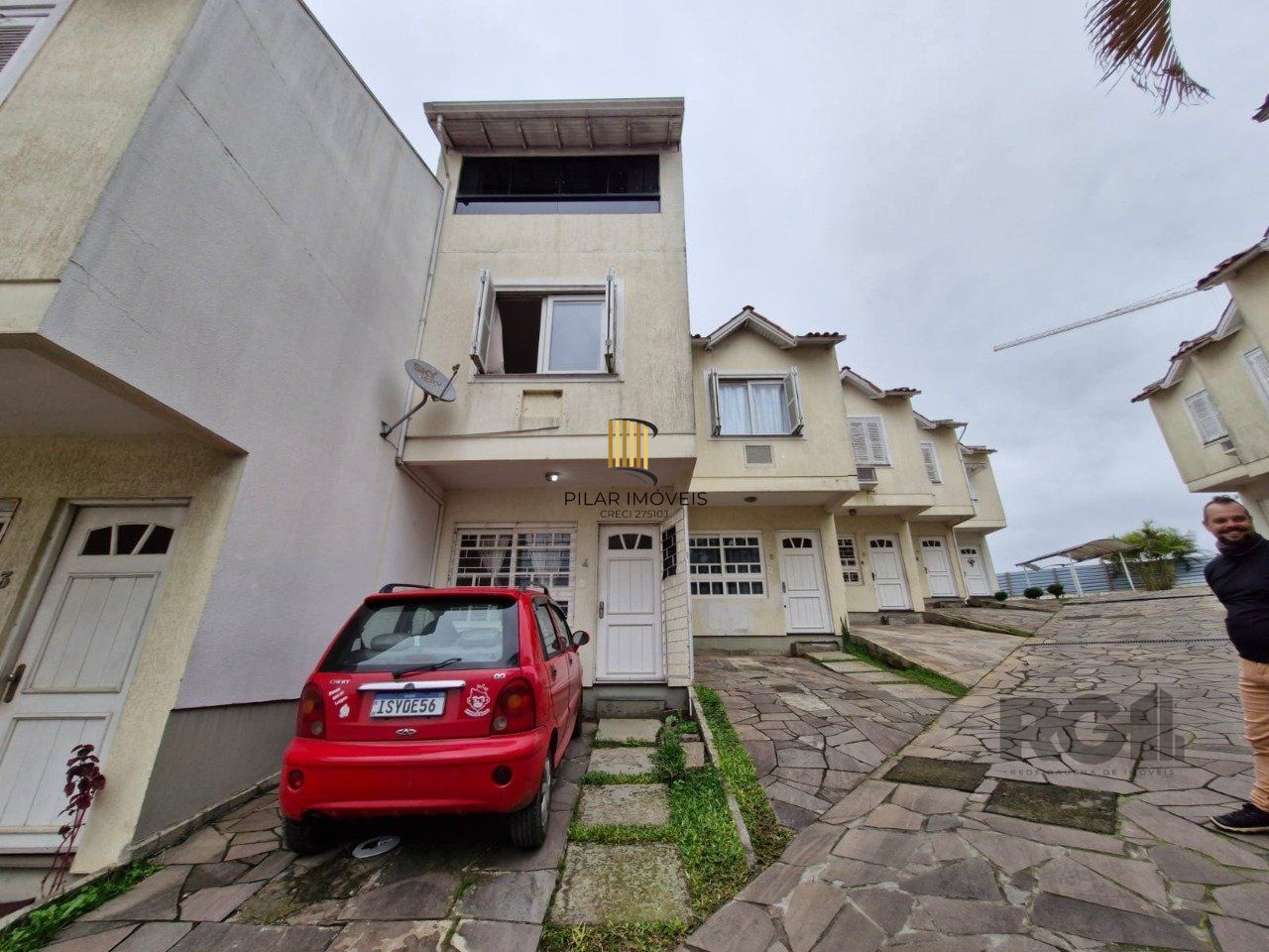 Sobrado a venda com 2 dormitórios e sótão, bairro Passo das Pedras Porto Alegre