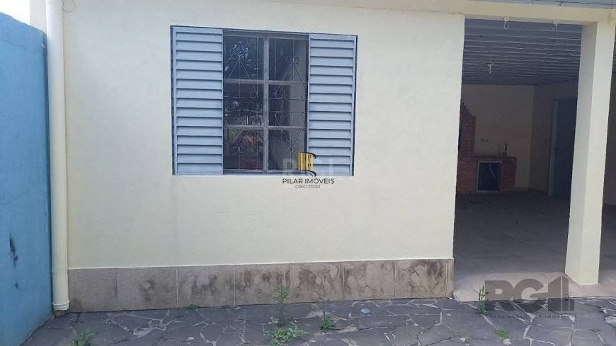 Casa  com 03 dormitórios e 01 suíte no Bairro Partenon Porto Alegre/RS