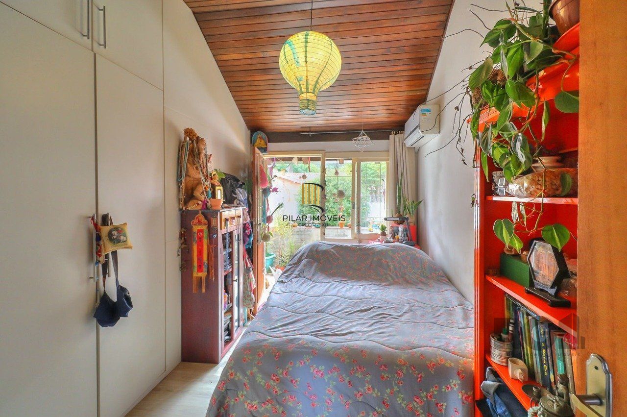 Casa a venda composta de 4 dormitórios no bairro Jardim Isabel em Porto Alegre