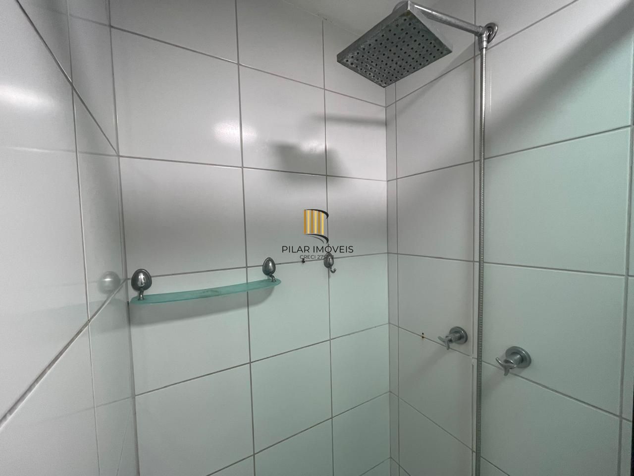 Impecável apartamento semimobiliado, 2 dormitórios, 2 banheiros e 1 vaga coberta