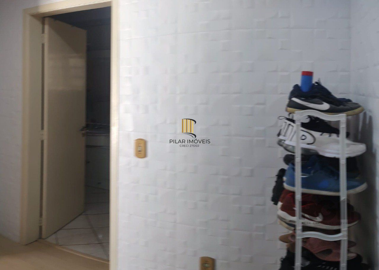 casa com 4 dormitórios, sendo 1 suíte, garagem para dois carros fechada, no bairro Santa Isabel em Viamão