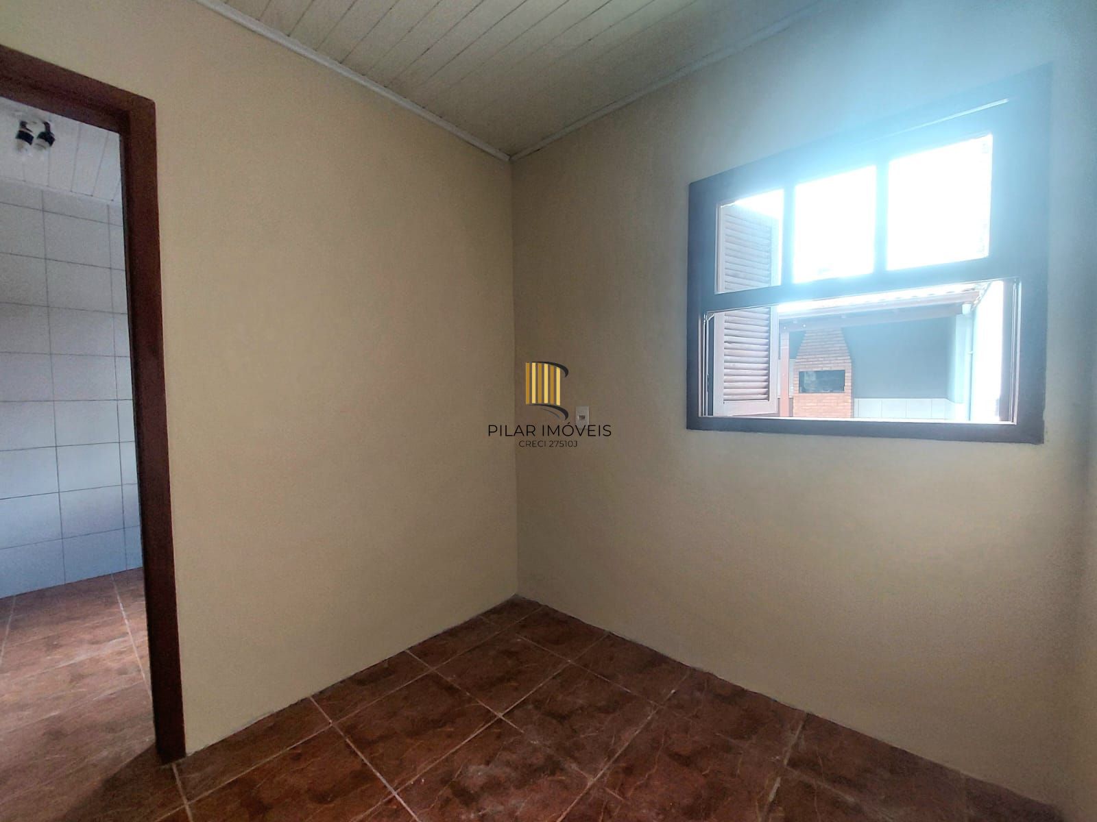 Casa mobiliada dois dormitórios e vaga no bairro  Hipica.