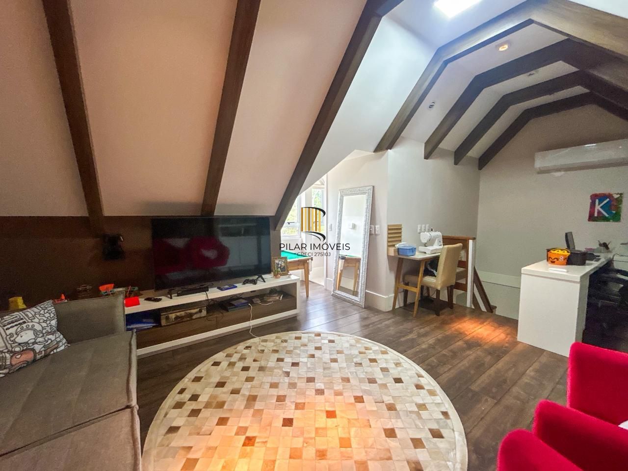 Casa em Condomínio com 03 quartos, 01 suíte e 02 vagas cobertas - Teresópolis