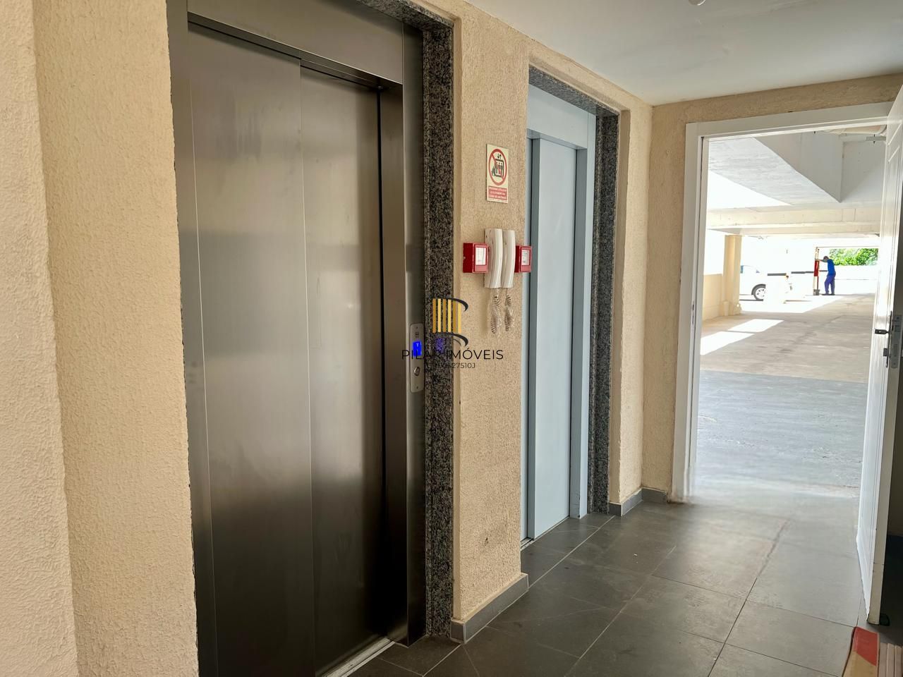 Apartamento no bairro Cavalhada 2 dormitórios , vaga coberta, portaria 24 horas.