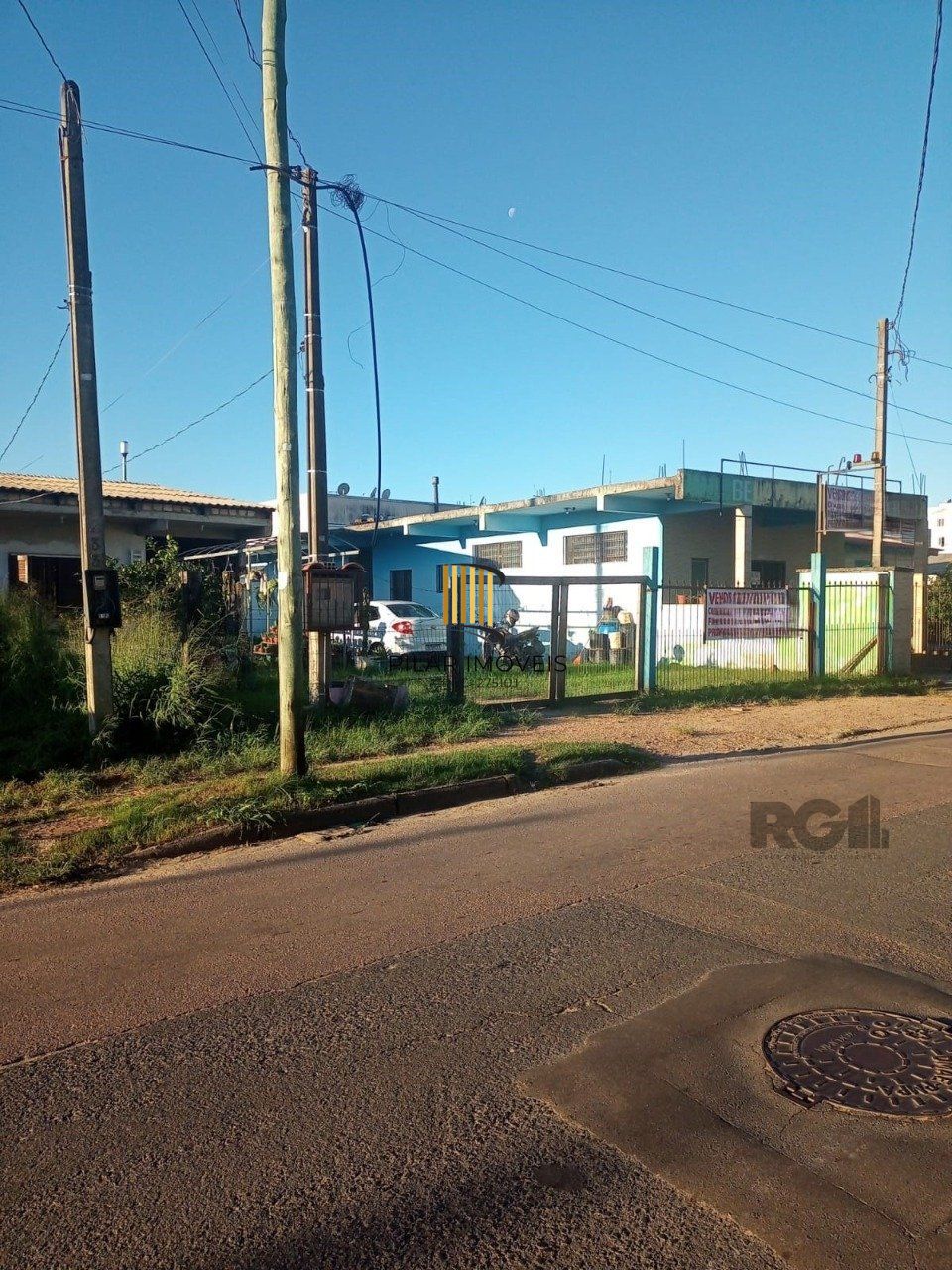 Casa com espaço para loja, e estacionamento,  Restinga, Porto Alegre- RS