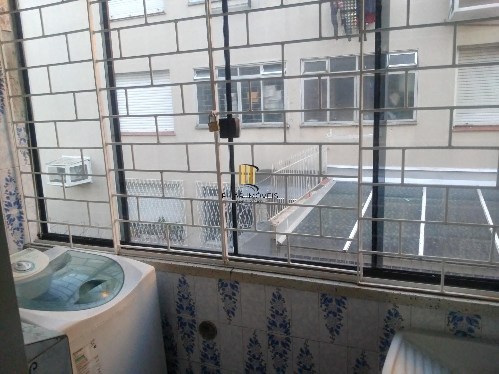 APARTAMENTO 2 DORMITÓRIOS NO 2º PAVIMENTO 1º ANDAR LOCALIZADO  NO BAIRRO SÃO SEBASTIÃO