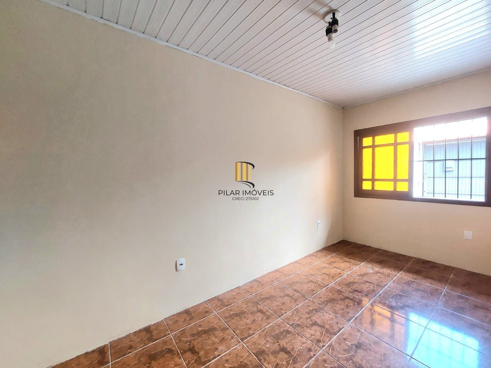 Casa mobiliada dois dormitórios e vaga no bairro  Hipica.