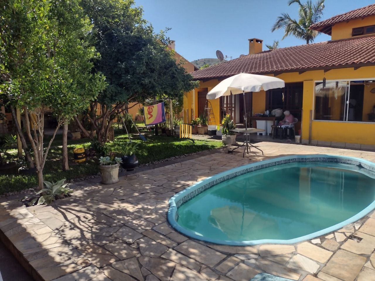 Casa para Venda - 693.6m², 5 dormitórios, sendo 3 suites, 4 vagas - Hípica