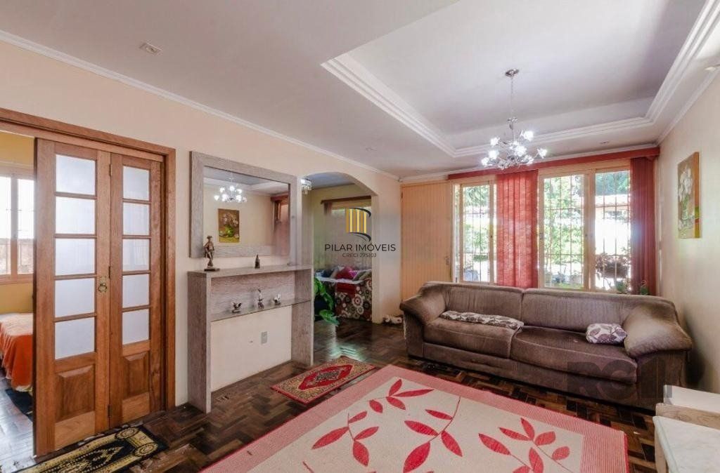 Casa 6 dormitórios no bairro Vila Conceição