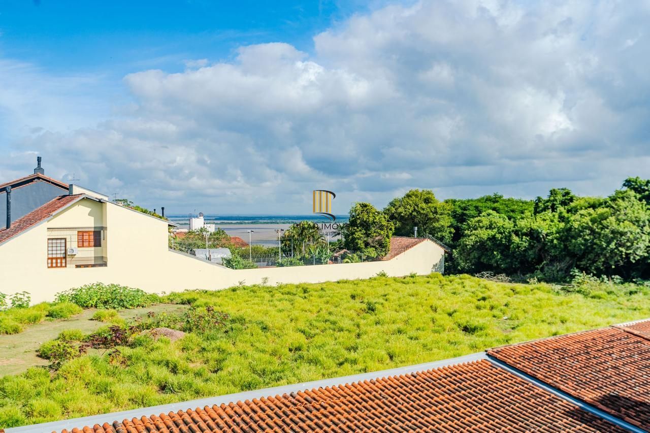 Casa em condomínio 3 dormitórios e sótão bairro Cristal