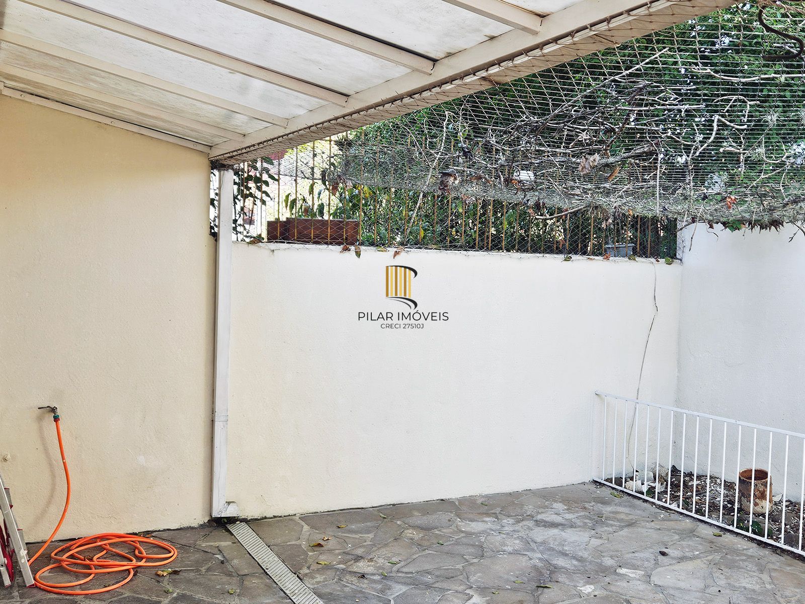 Casa com 4 quartos (02 suítes), 02 vagas cobertas no Bairro Ipanema