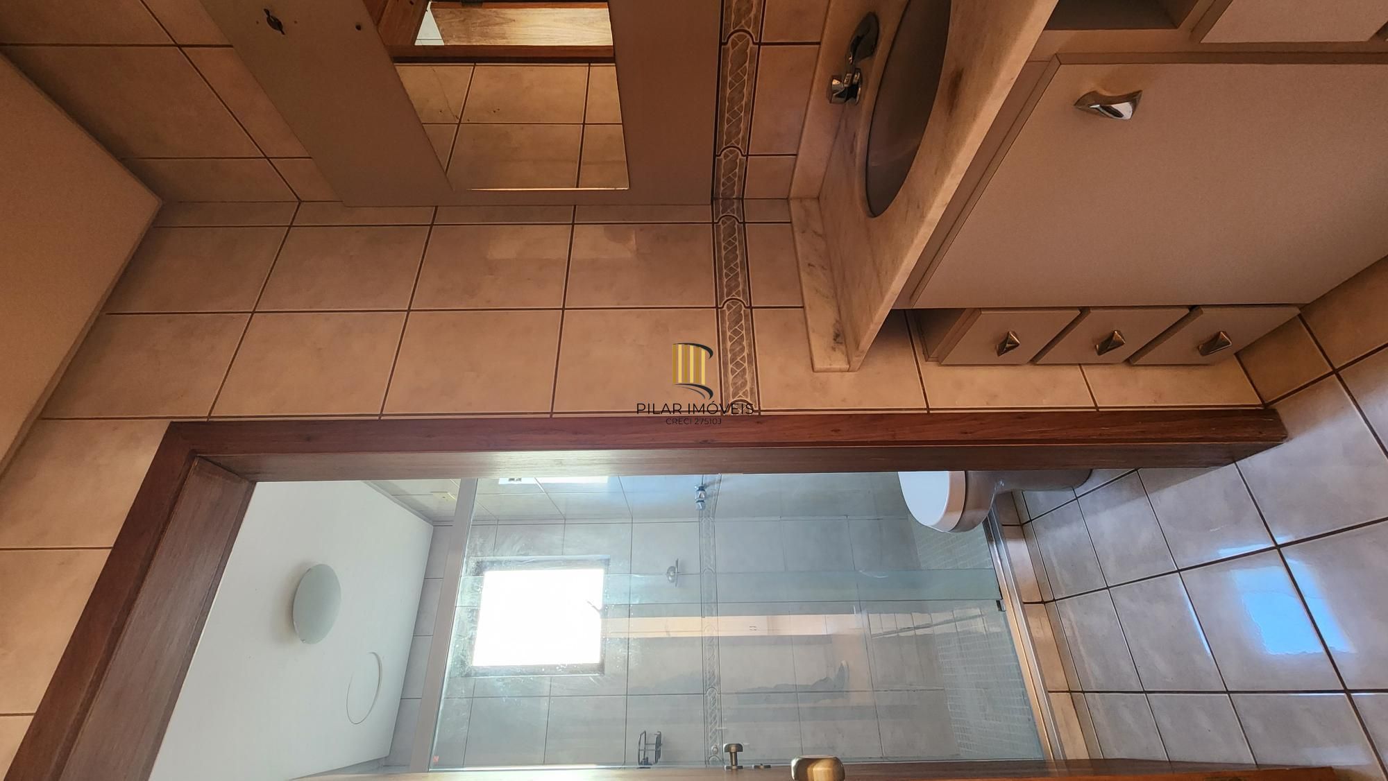 Apartamento de 103m² com 3 dormitórios, 1 suíte e 2 Vagas no Bairro Petrópolis