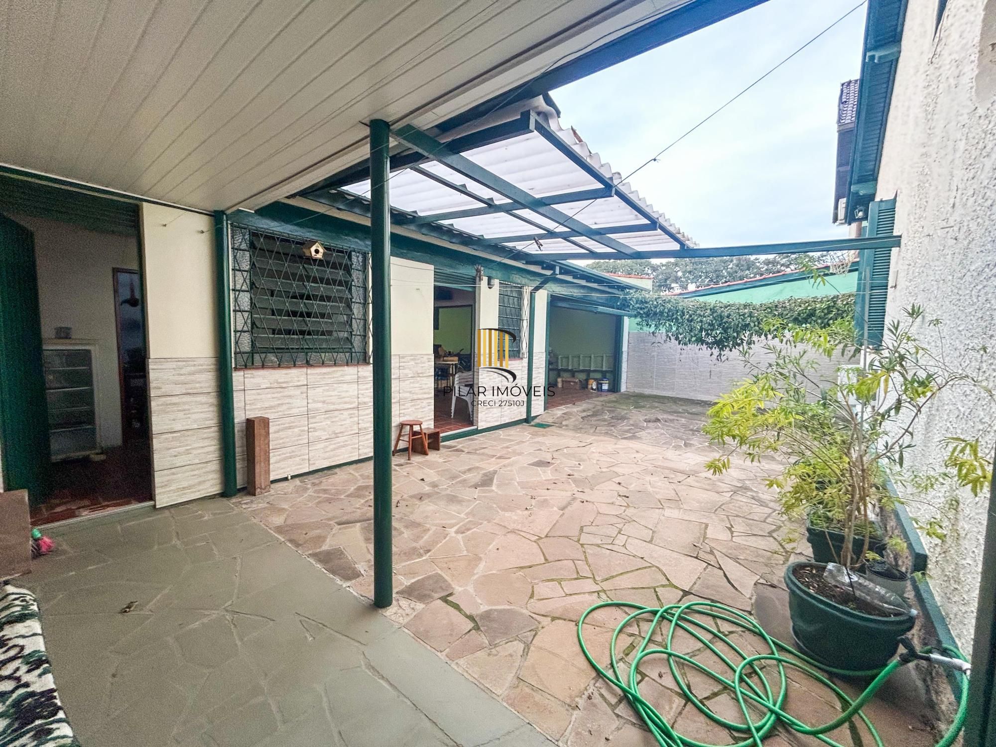Casa Residencial com 3 Quartos, sendo 1 suíte e 3 Banheiros, no Bairro Santa Teresa em Porto Alegre, RS