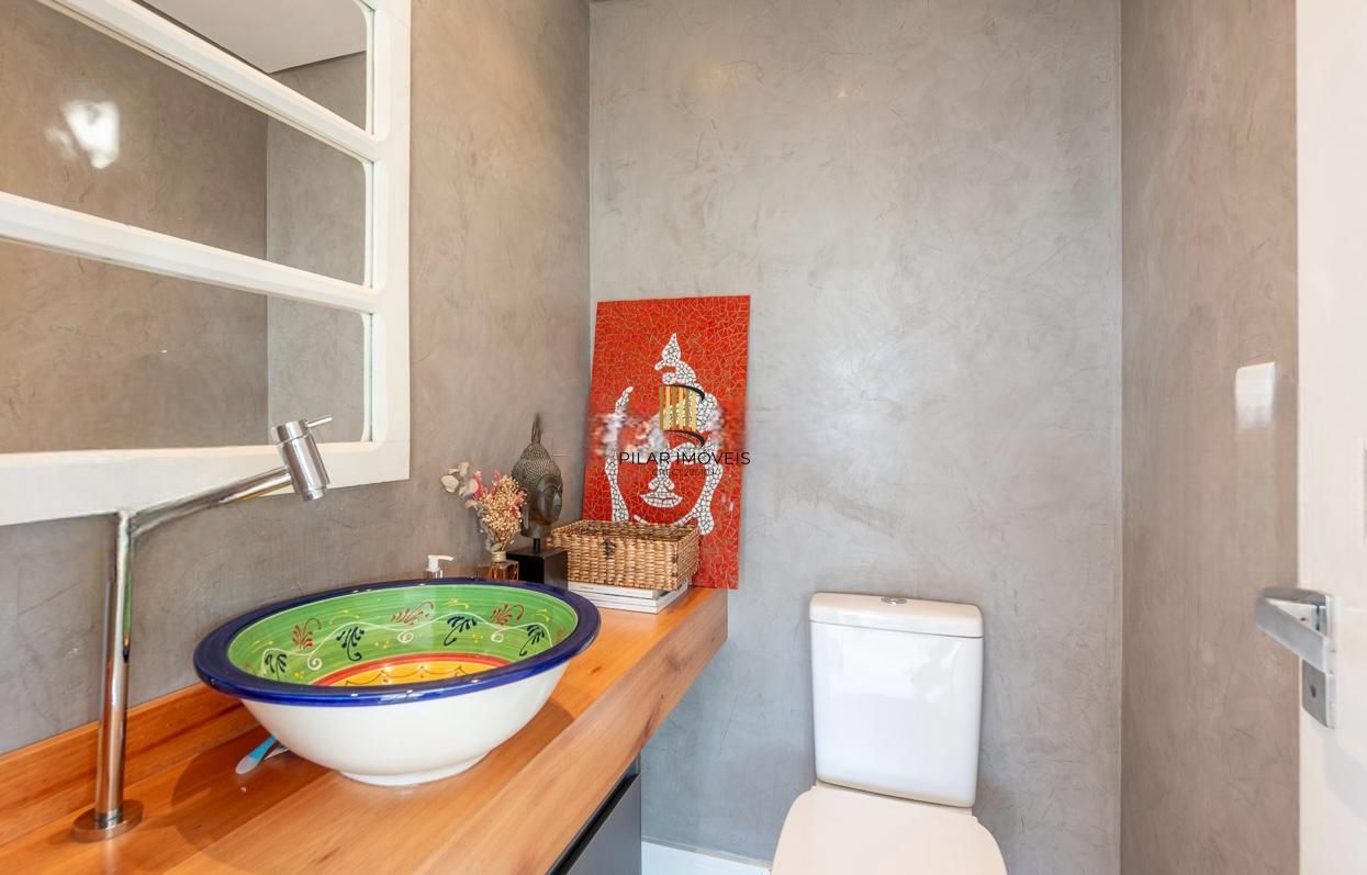 Cobertura com 157m2, 3 dormitórios no bairro Boa Vista.