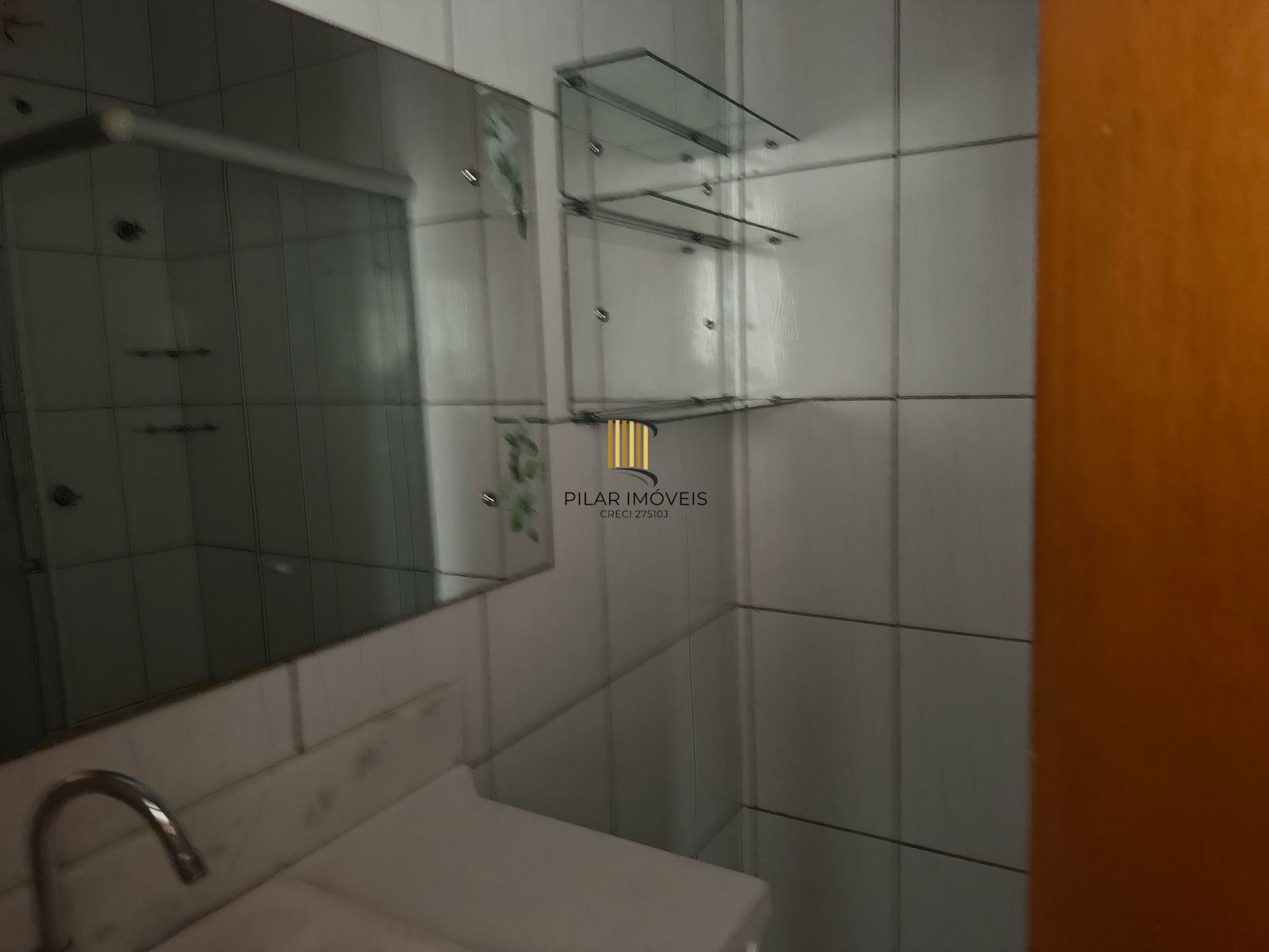 Casa com 02 quartos e 02 vagas no Bairro Hípica