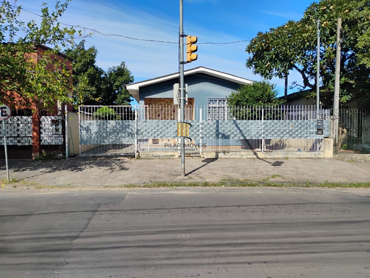 casa térrea 3 dormitórios com 2 vagas cobertas e demais descobertas no bairro cristal - Pilar Imóveis
