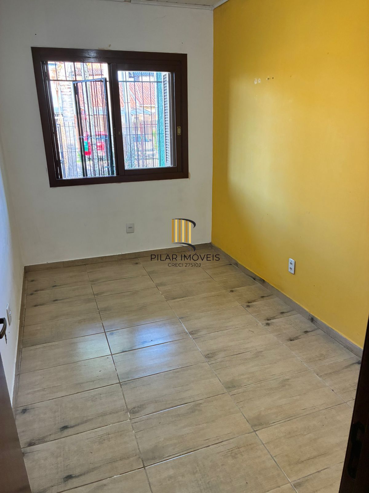 Casa com 02 quartos e 01 vaga no Bairro Hípica em Porto Alegre