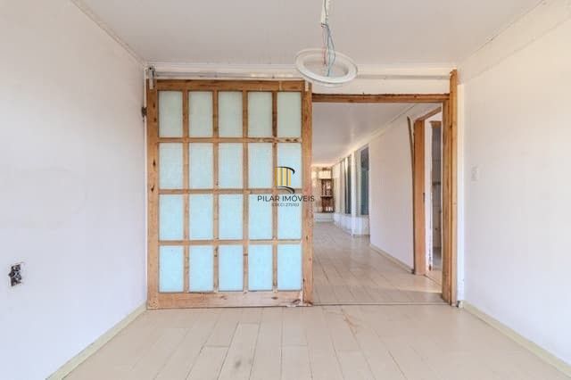 Casa com 04 quartos no Bairro : Partenon em Porto Alegre/RS