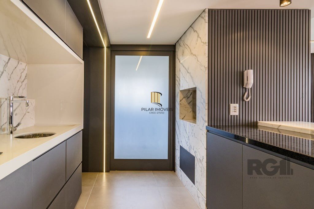 Apartamento para Venda - 130.07m², 3 dormitórios, sendo 3 suites, 3 vagas - Petrópolis