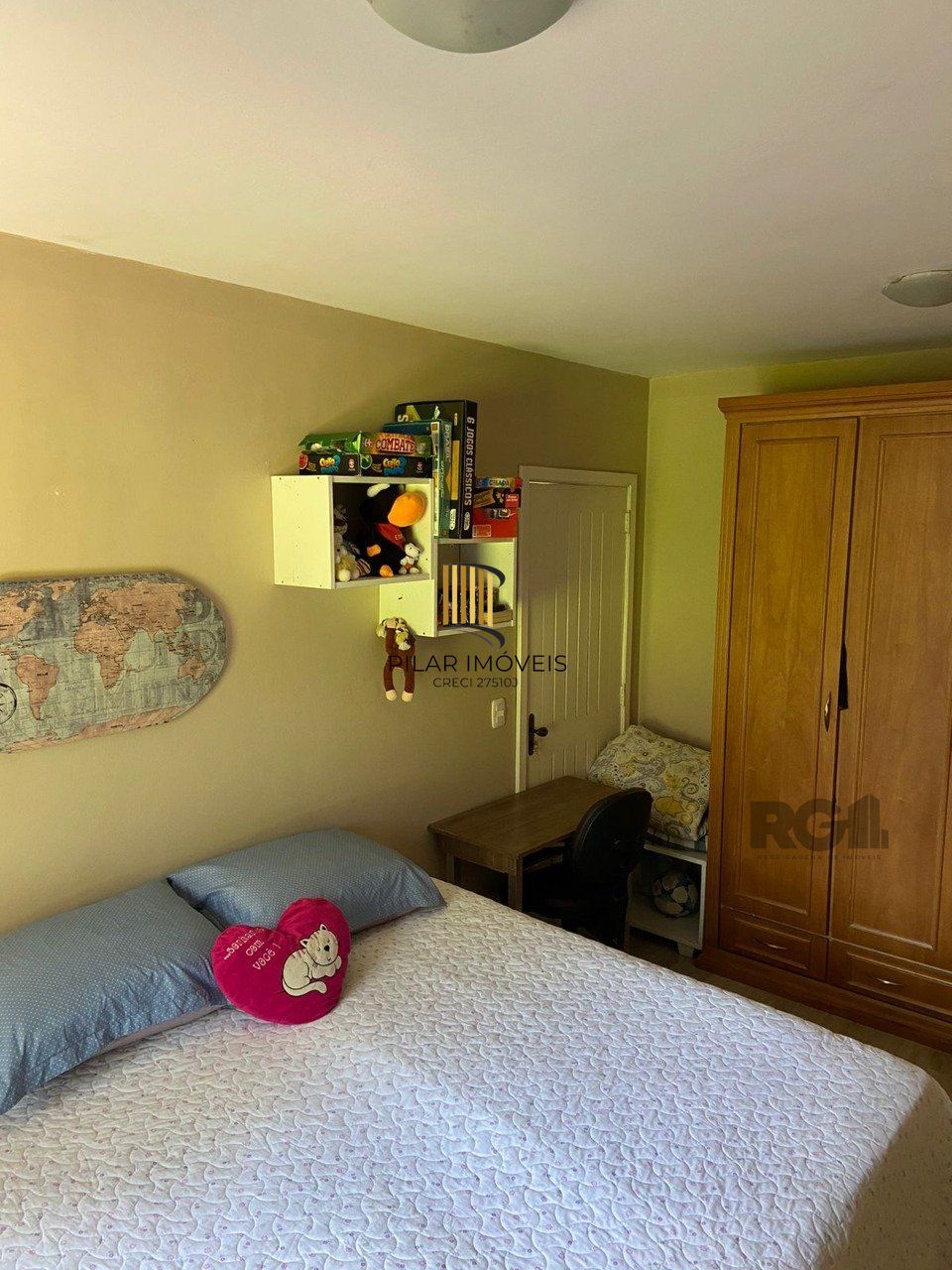 Casa com 2 suítes, lareira, deck, vaga de garagem - 140m² no bairro Laje de Pedra, Canela/RS