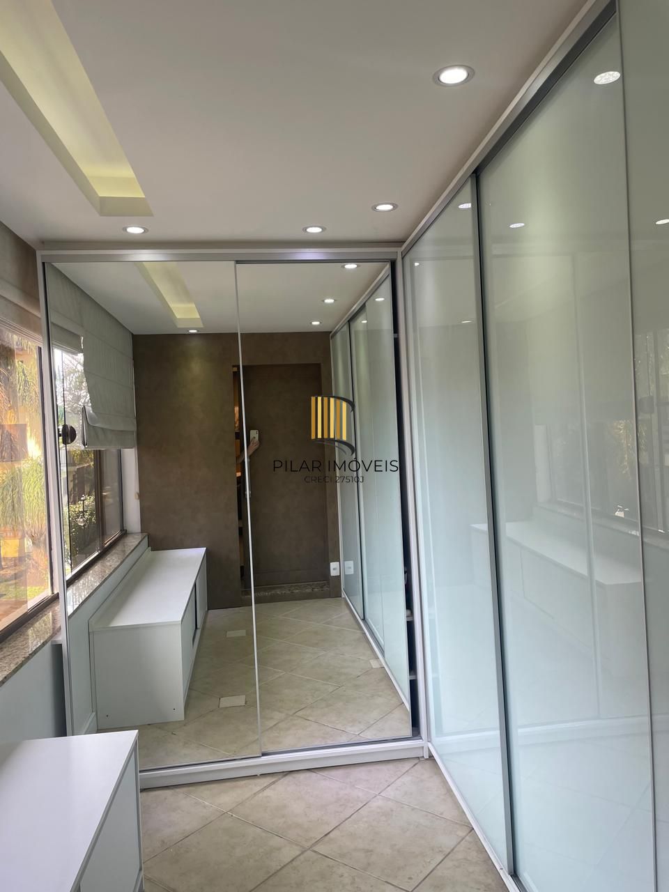 Casa em Condomínio com 03 quartos (01 suíte com closet) e 06 vagas no Ecoville