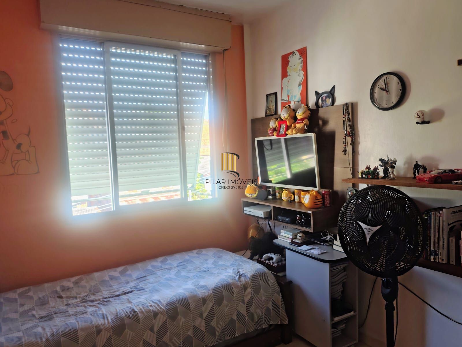 Apartamento de 2 dormitórios , portaria , salão de festas com churrsaqueira !
