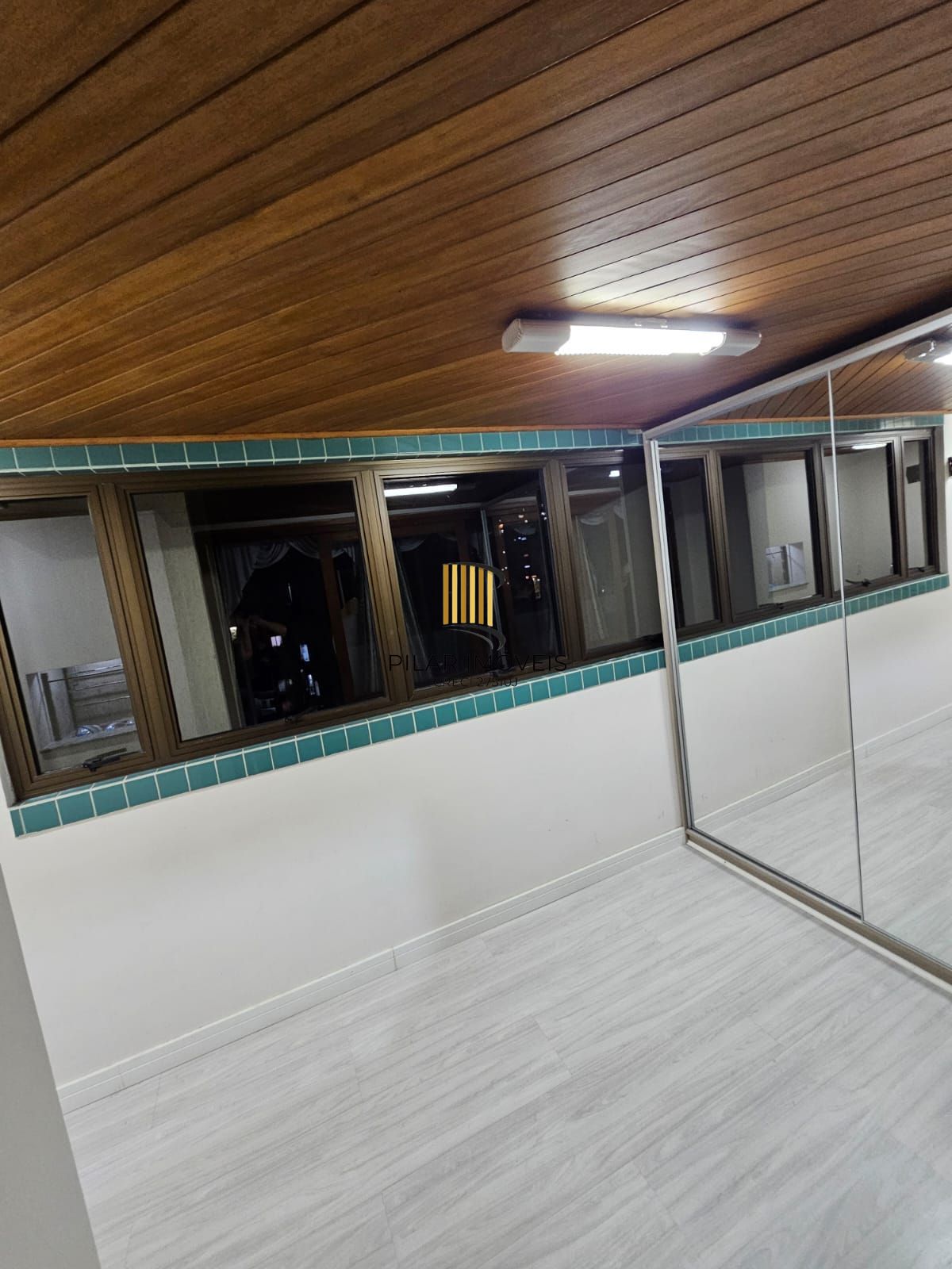 Apartamento com 02 quartos e 01 vaga no Centro Histórico de Porto Alegre