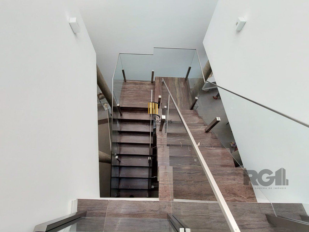 Casa para Venda - 296m², 3 dormitórios, sendo 1 suites, 3 vagas - Vila Nova, Porto Alegre