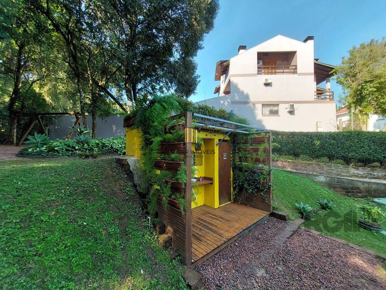 Casa para Venda - 296m², 3 dormitórios, sendo 1 suites, 3 vagas - Vila Nova, Porto Alegre