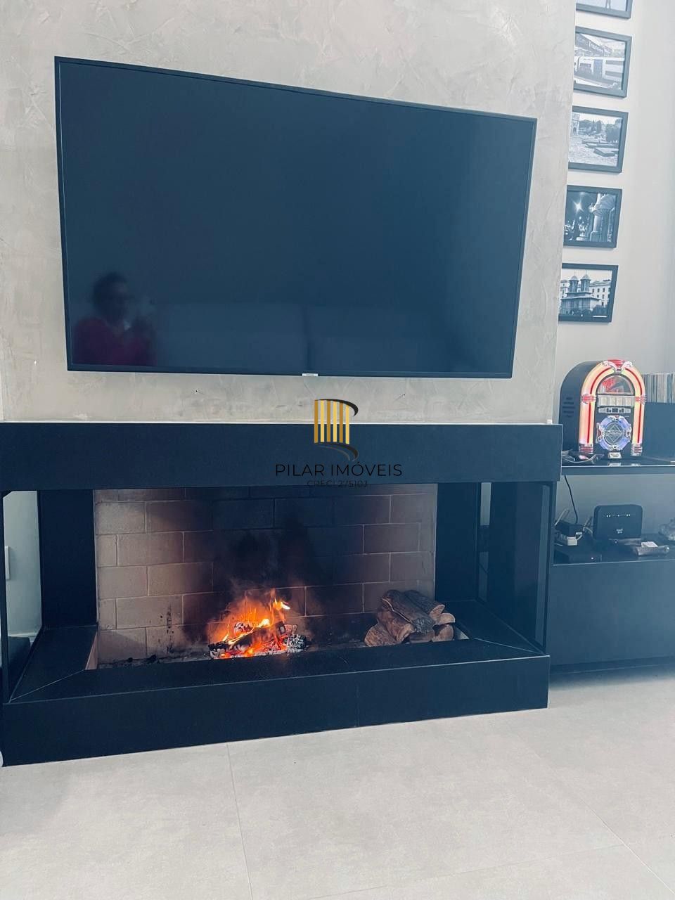 CASA EM CONDOMINIO TÉRREA,  3 SUÍTES 4 VAGAS DE GARAGEM, EM GRAVATAI RS