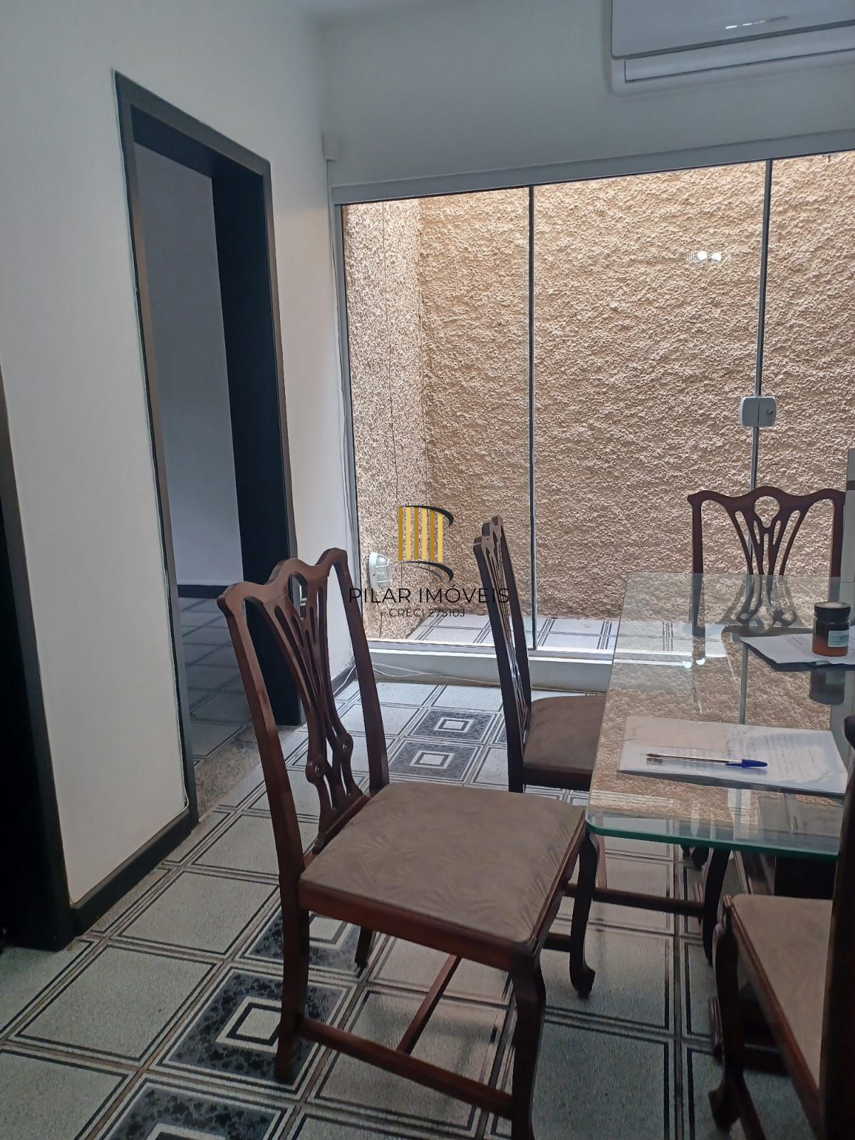 Casa com 04 quartos (01 suíte) 02 vagas no Bairro Jardim Sabará em Porto Alegre