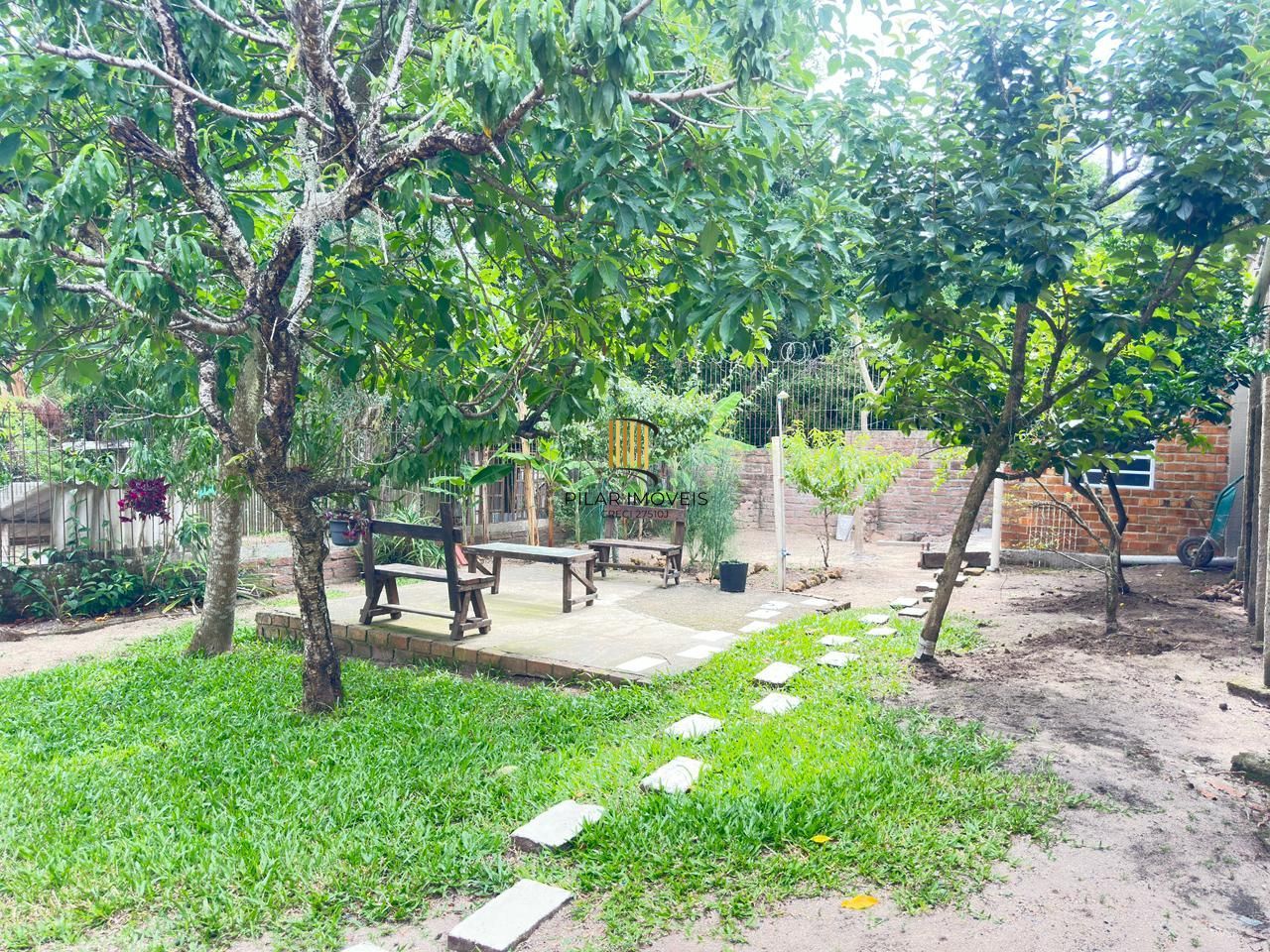 Casa de alvenaria toda reformada e mobiliada no bairro Lami