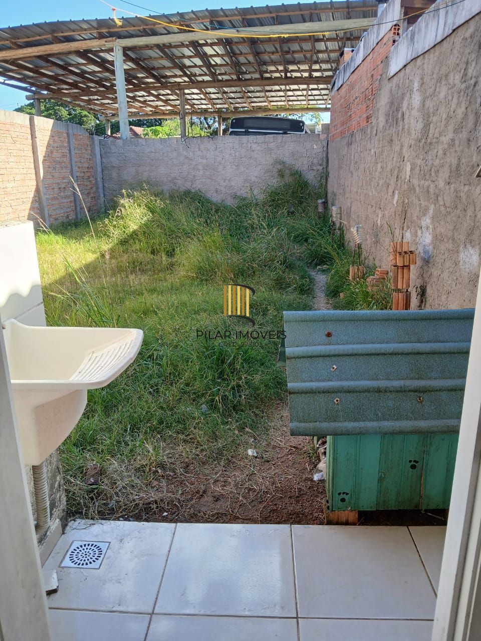 Casa com 02 quartos e 02 vagas no Bairro Costa Gama