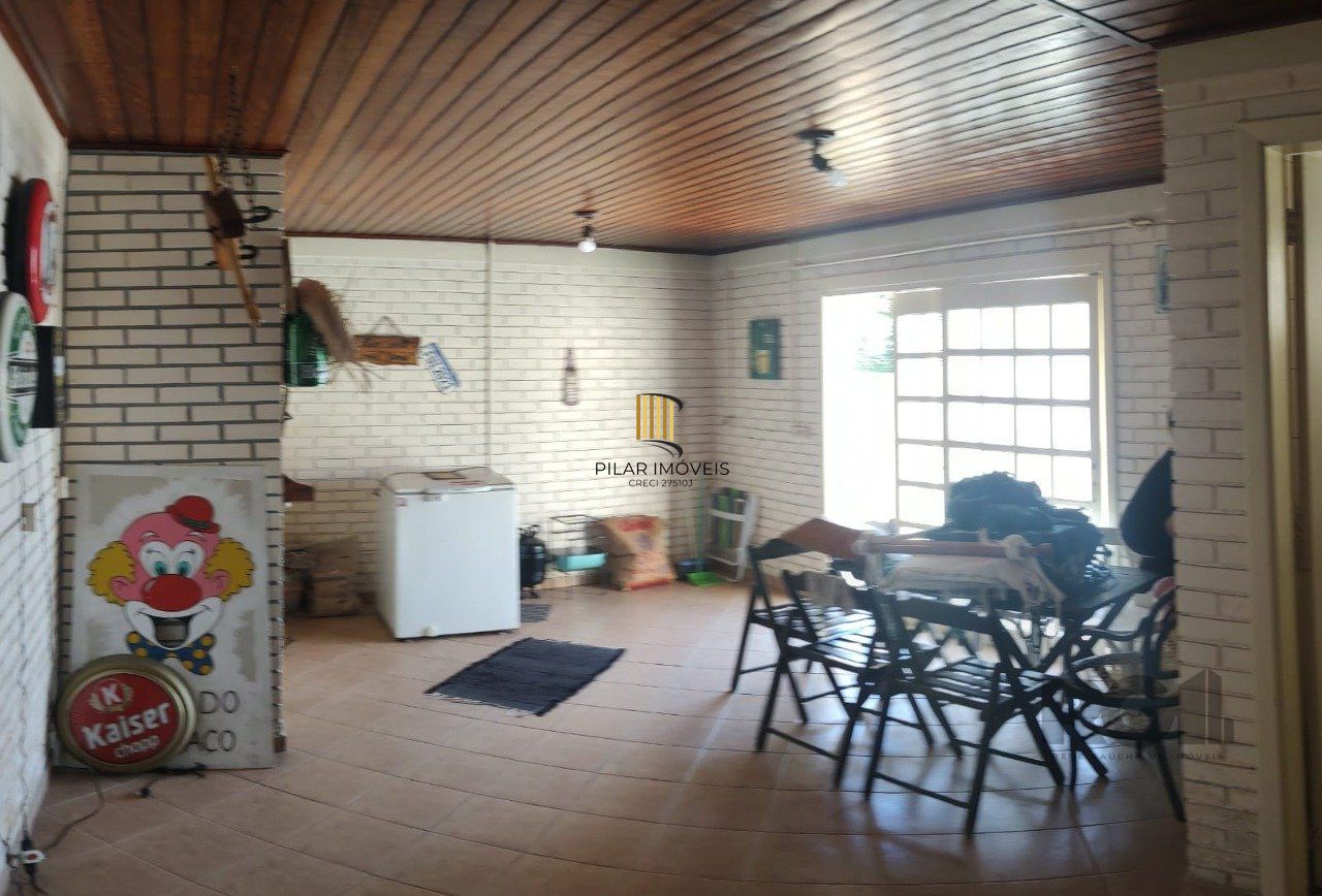 casa com 4 dormitórios, sendo 1 suíte, garagem para dois carros fechada, no bairro Santa Isabel em Viamão