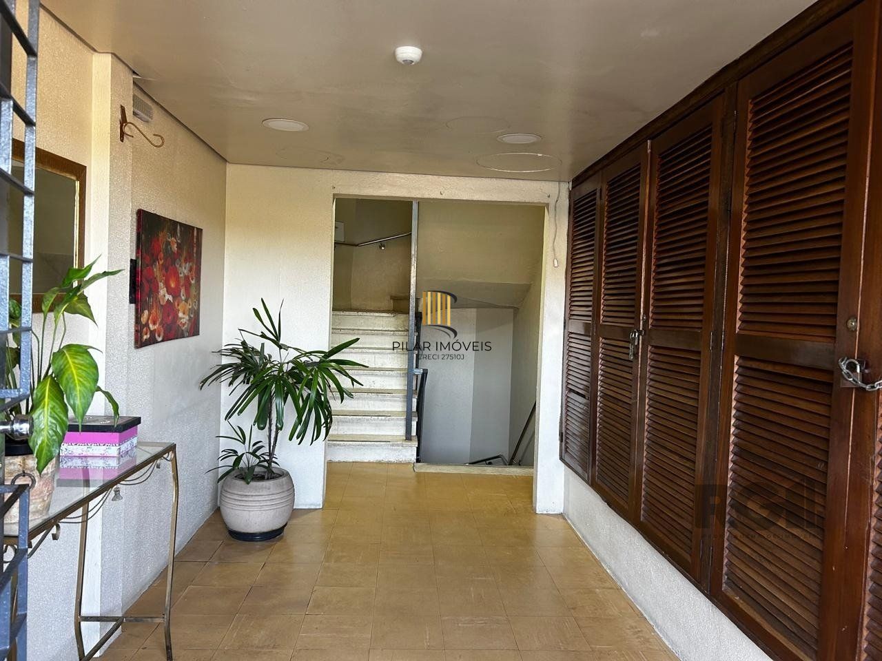 APARTAMENTO JK COM 1 QUARTO E GARAGEM COBERTA NO BAIRRO CAMAQUA PRÓXIMO À OTTO NIEMEYER