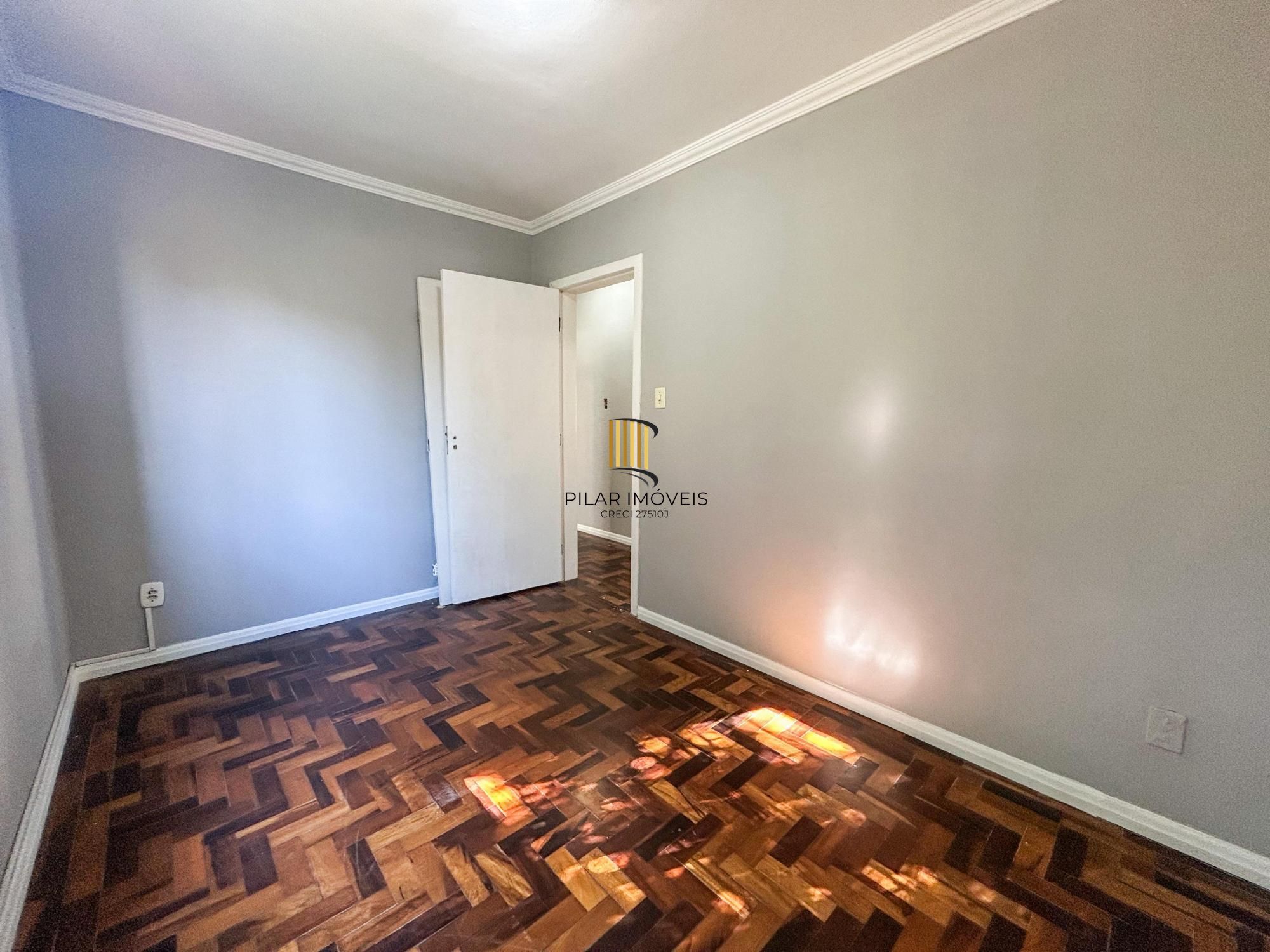 Ótimo apto 03 dormitórios, transformados em 2 dormitórios com living estendido no BAIRRO CRISTAL