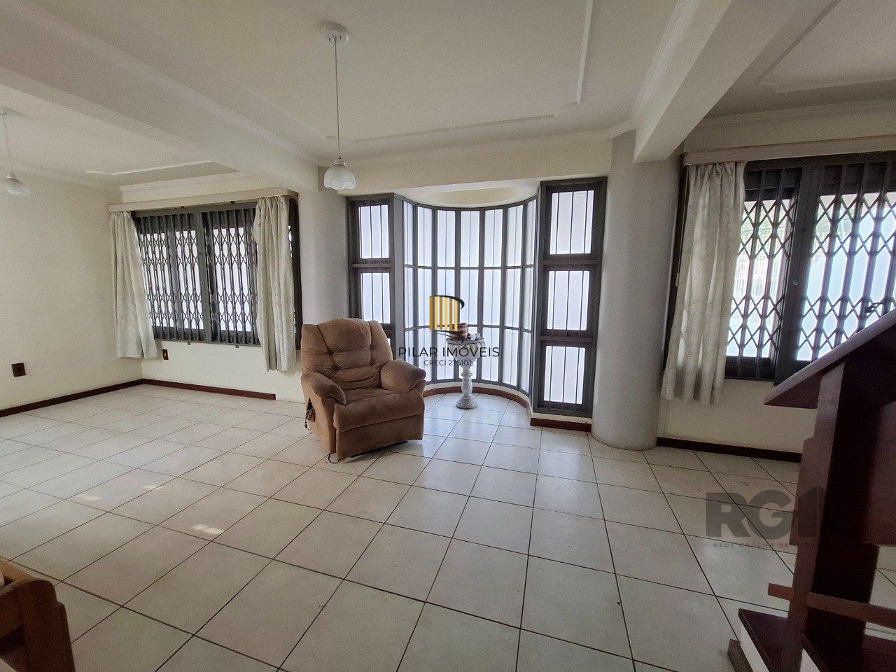 Casa com 537,00 m² com 04 dormitórios no Bairro Tristeza