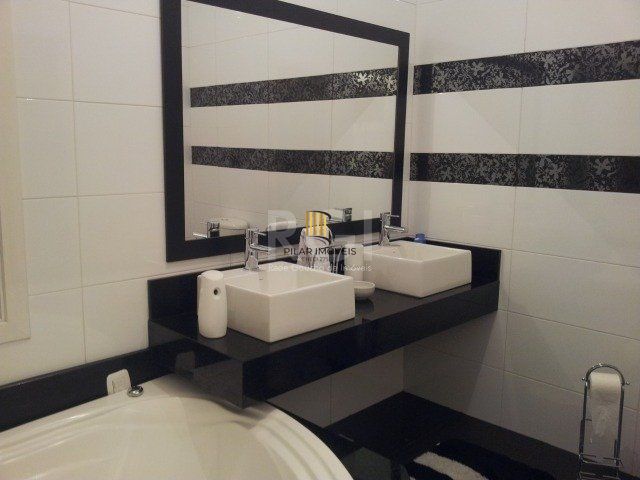 Casa para Venda - 272m², 3 dormitórios, sendo 1 suítes, 2 vagas - Hípica