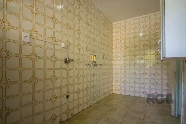 ÓTIMO APARTAMENTO COM UM DORMITÓRIO, BAIRRO MORRO SANTANA