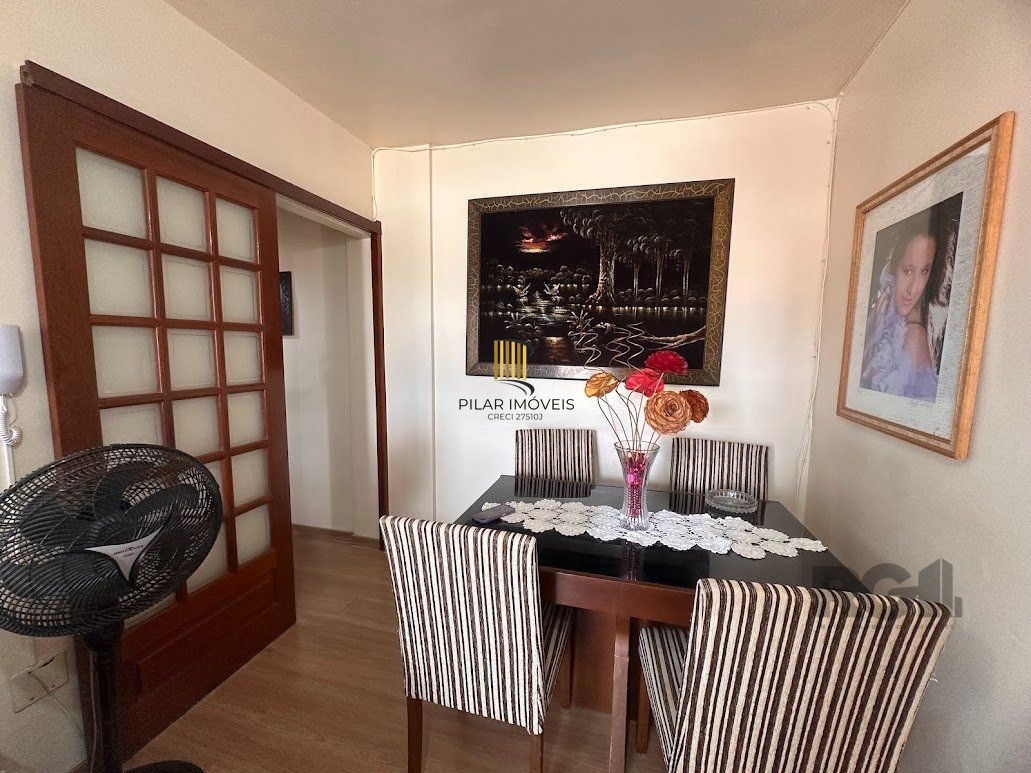 Apartamento a venda, dois dormitórios mobiliado no bairro Cristal.