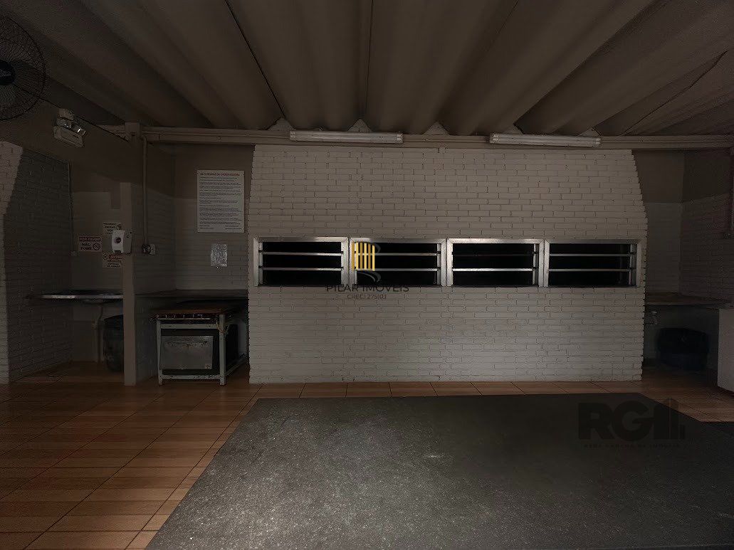 Apartamento a venda, dois dormitórios mobiliado no bairro Cristal.
