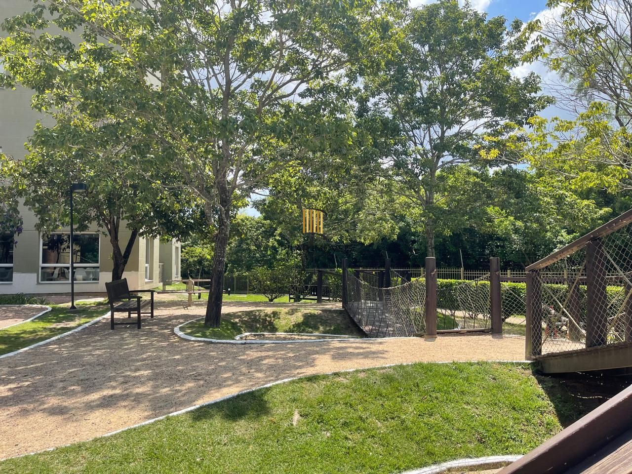 Impecável apartamento semimobiliado, 2 dormitórios, 2 banheiros e 1 vaga coberta