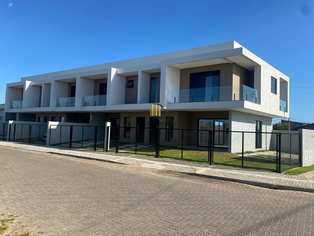 Casa com 03 quartos, sendo 01 suíte na Praia da Cal